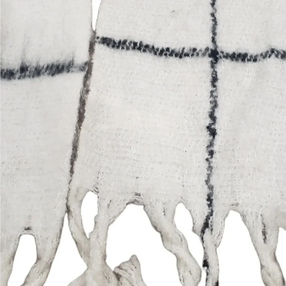 A New Day Huge Checkered Scarf - Picture 2 of 4